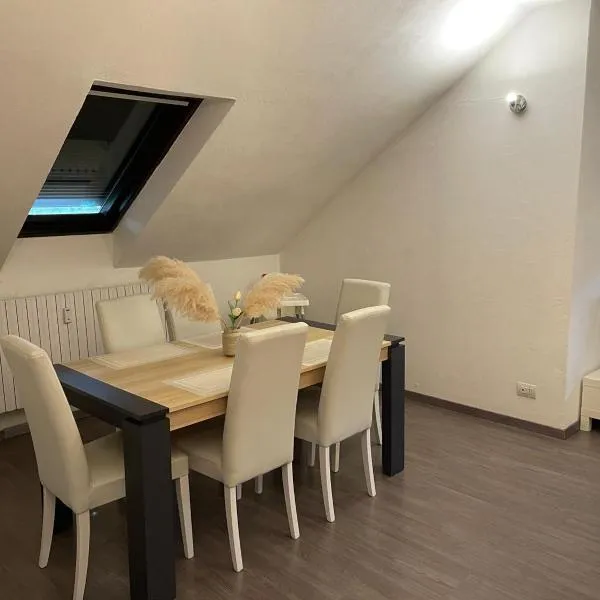 Lake Maggiore Italy Apartaments - RentuGoo Travel, hotel in Canonica