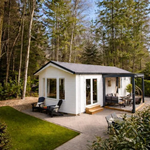 StayatSas Sam, middenin het bos, kindvriendelijk, stijlvol ingericht, parkeren naast het huisje,veel privacy, ruime tuin, hotel a Epe