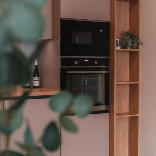 Exkluzívny apartmán v parku so záhradou a garážovým parkovaním: Trnava şehrinde bir otel