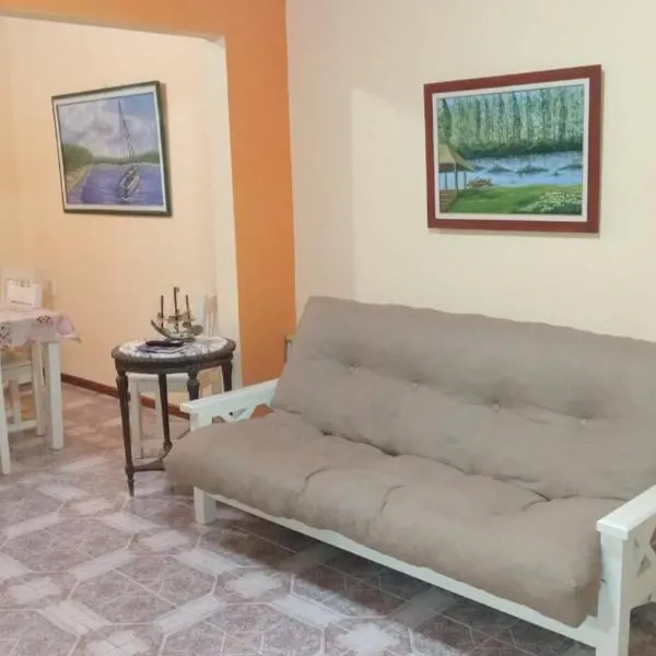 Alojamiento familiar Bolivar, hotelli kohteessa Gualeguaychú