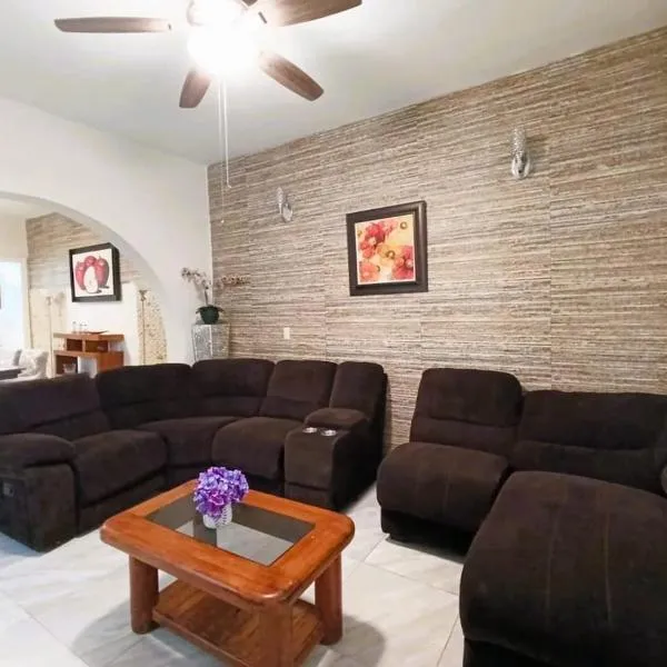 Amplia Casa en Obispado 4 Recámaras, Terraza y 3 Cajones, hotell sihtkohas Monterrey