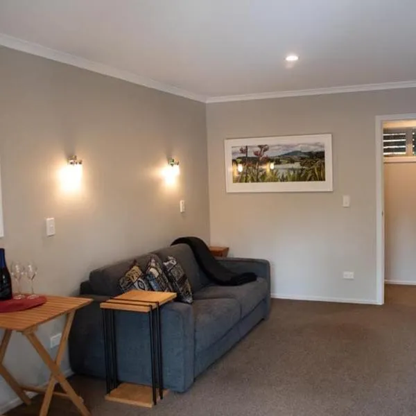 Raglan Best West Retreat, walk to beach, hotel en Raglan