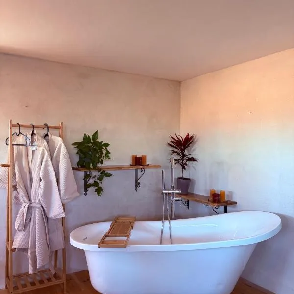 מים במדבר, hotel din Zuqim