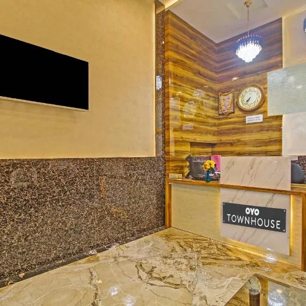 Townhouse Centre Point Inn Near Esplanade Metro Station, hotel i Kolkata