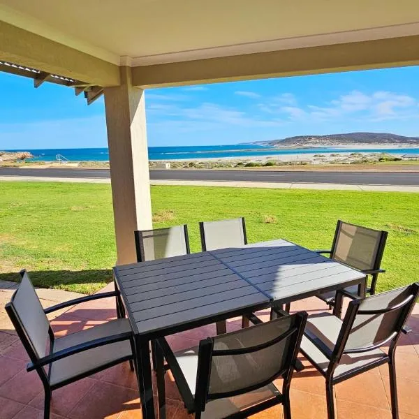 Pelican Shore Villa 5 - Kalbarri WA, hotel i Kalbarri