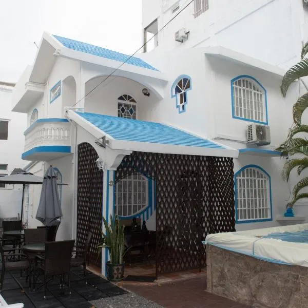 Villa Blue Marlin Iris, готель у місті Блу-Бей