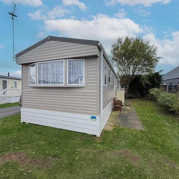 Stunning 6 Berth Caravan Near To The Beach At Pakefield Ref 68115Cr, Hotel in Lowestoft