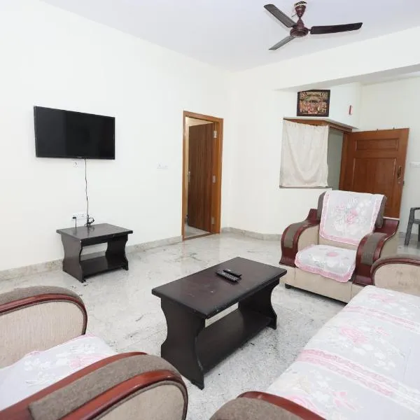 SV Homestay Tirupati - Apartment with Balcony, AC, WIFI, TV and Parking, hotel u gradu Tirupati