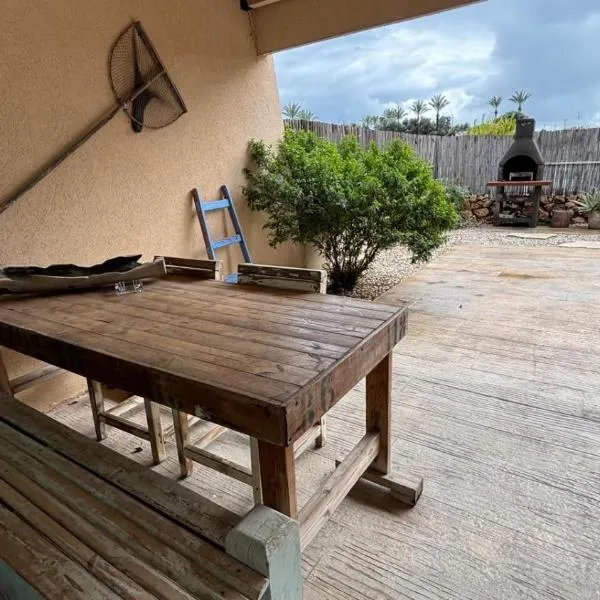 The Beach Garden Apt., hótel í Caesarea