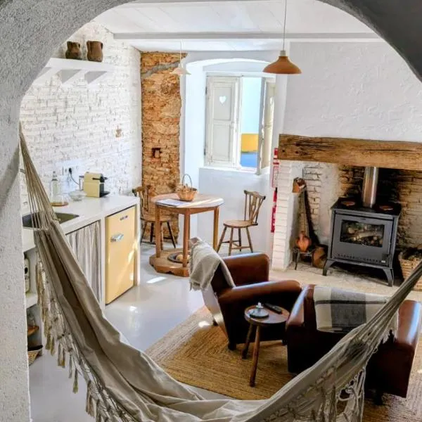 Casas Velhinhas - Apartº Aconchego e Apartº Calmaria, מלון באסטרמוז