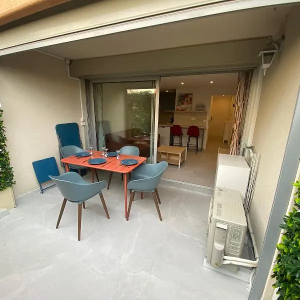 T2 climatisé terrasse Port Santa Lucia 2 min mer, Hotel in Saint-Raphaël