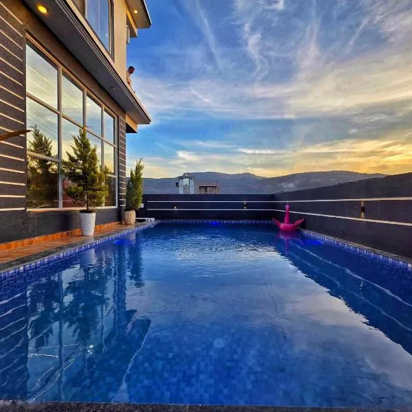 EMPYREAN STAY ll G0DFATHER VILLA ll 4BHK ll AC ll LARGEST POOL ll MINI PUB ll, hotel a Lonavala