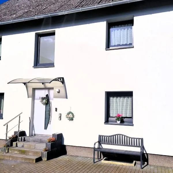 CJS Apartments - Chill or Drive am Nürburgring, new Box Spring Beds, new furniture, WLan, Spacious Rooms, Quiet Location，羅德的飯店