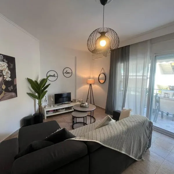 Ofrynio Maisonette، فندق في أفرينيون