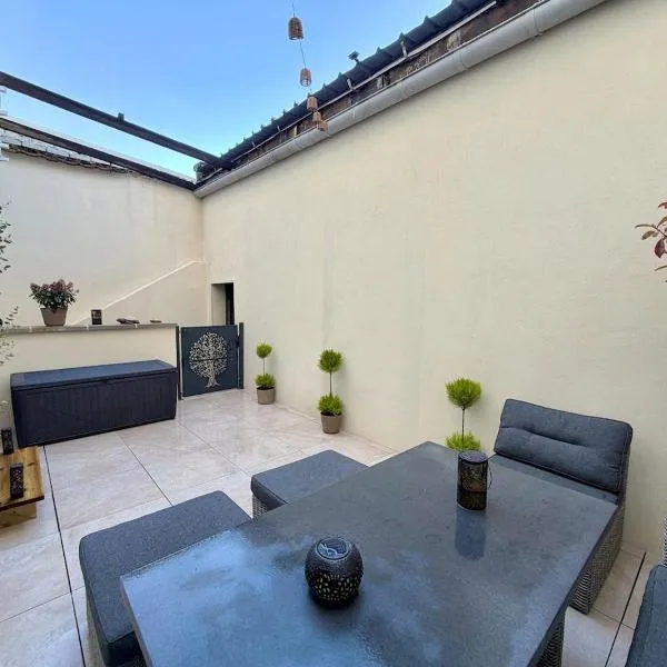 T2 design terrasse, Climatisé, Netflix, hotelli kohteessa Mulhouse