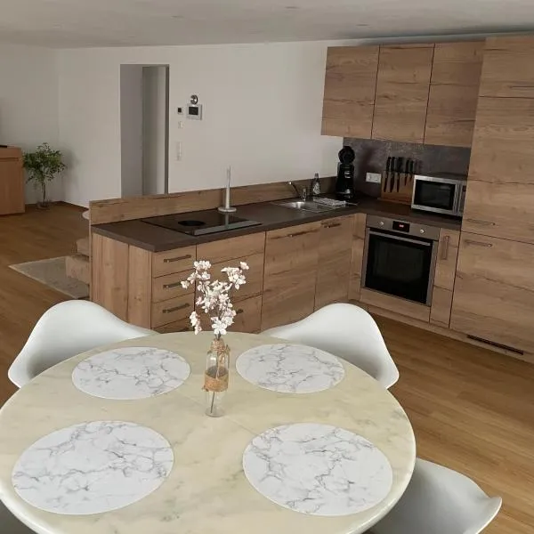 Moderne, nachhaltige Ferienwohnung in Ostrach, hotel u gradu 'Ostrach'