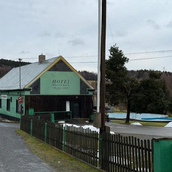 Hotel Na Pastvinách, hotel di Třemešné