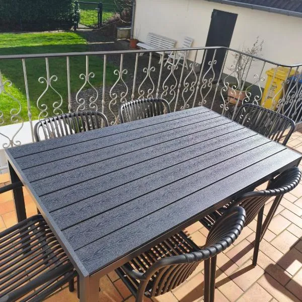 Haus Langert - Einfamilienhaus mit Terrasse und Garten zur alleinigen Nutzung, hotel a Baesweiler