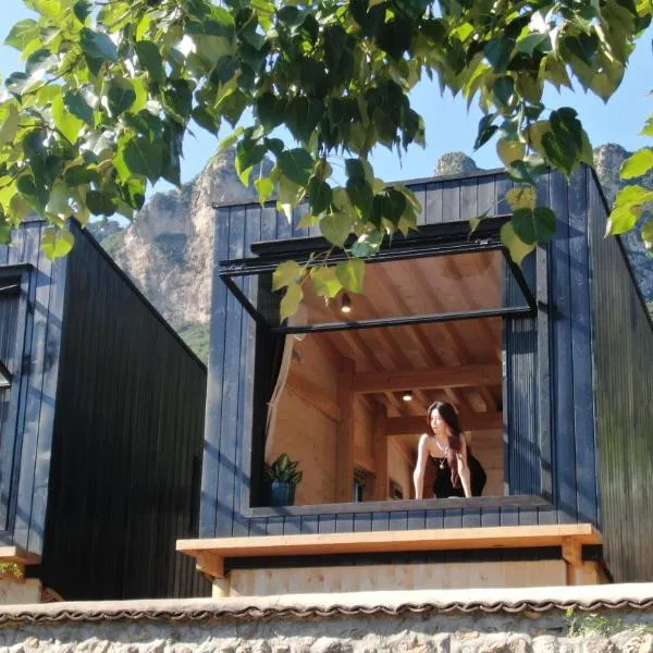 Simataicun에 위치한 호텔 Black Stone Hilltop Great Wall Lodge