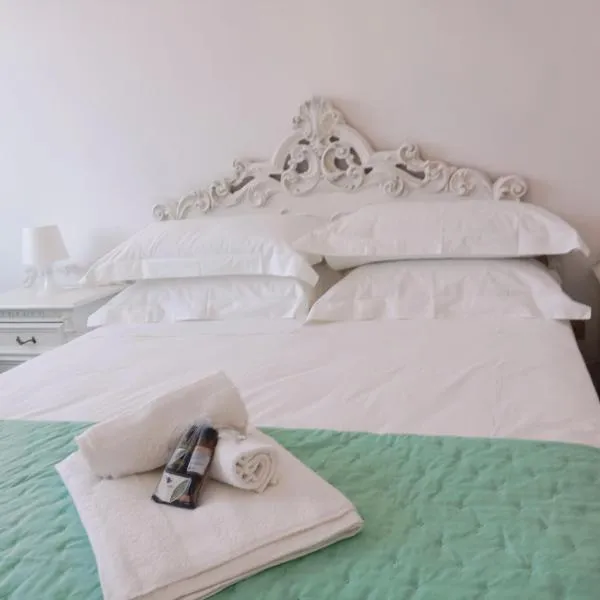 The Shamrock House, מלון בפלאצולו אקריידה