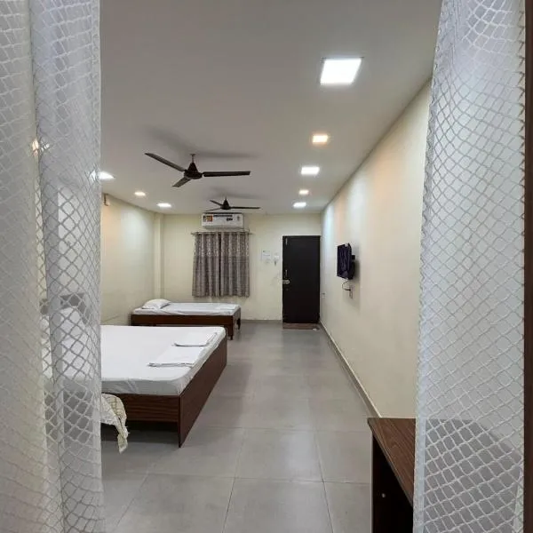 Aathidya Lodge, khách sạn ở Ādoni