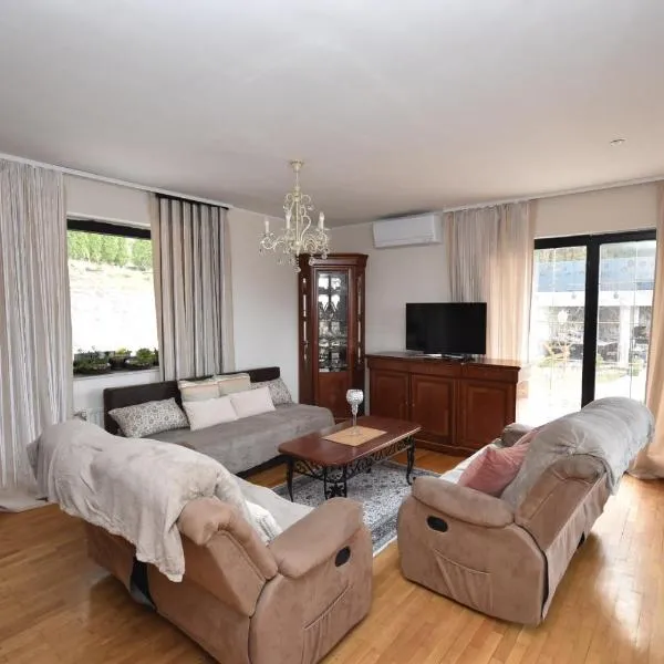 apartmaji LEJARDIN, hotel v destinaci Škofljica