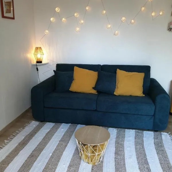 Studio Les petites poules، فندق في Saint-Lyphard