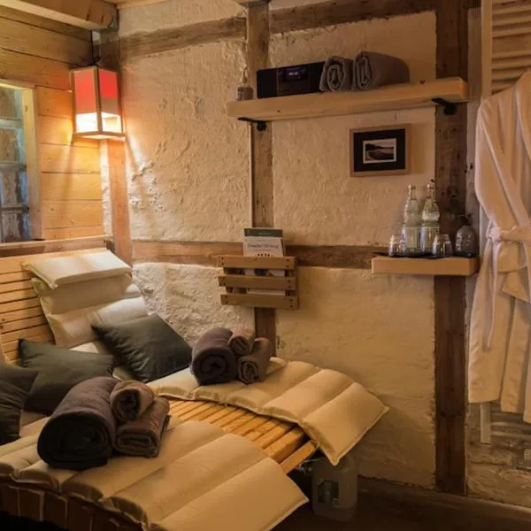 Camping-Fass inklusive Sauna & Frühstück, Bad & WC über die Terrasse, hotel in Halle an der Saale