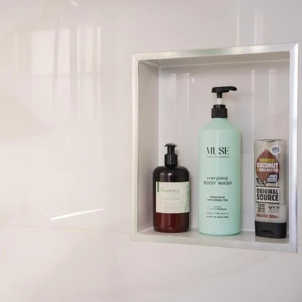 Cozy central studio on the high street, hotell i Sutton