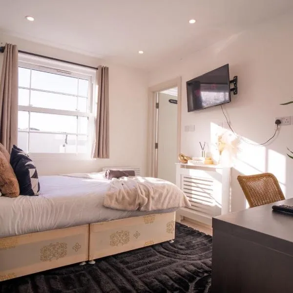 Snug studio near Gatwick, hotel u gradu Sutton