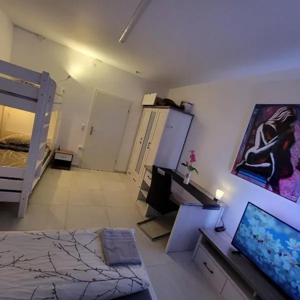 3 WG-geeignete Zimmer zur Selbstverpflegung、オストフィルダーンのホテル