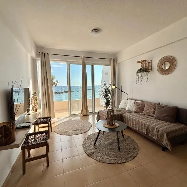 SEA VIEW Apartment in Paphos Port, hotel a Paphos