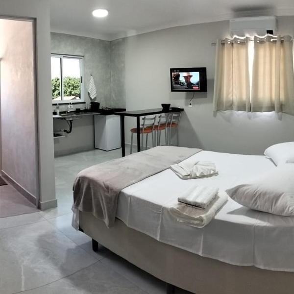 Kitnet Moderna com Ar, Garagem e Wi-Fi Rápido - Foto 2