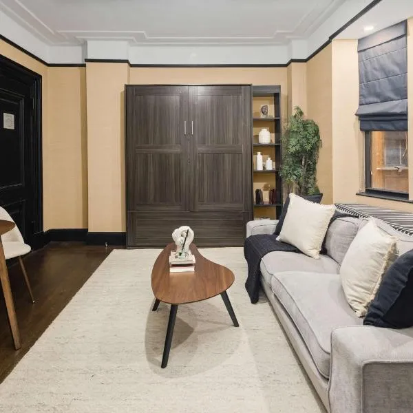 Beautiful Apt Near Times Square with GYM & PATIO, hotel v mestu New York