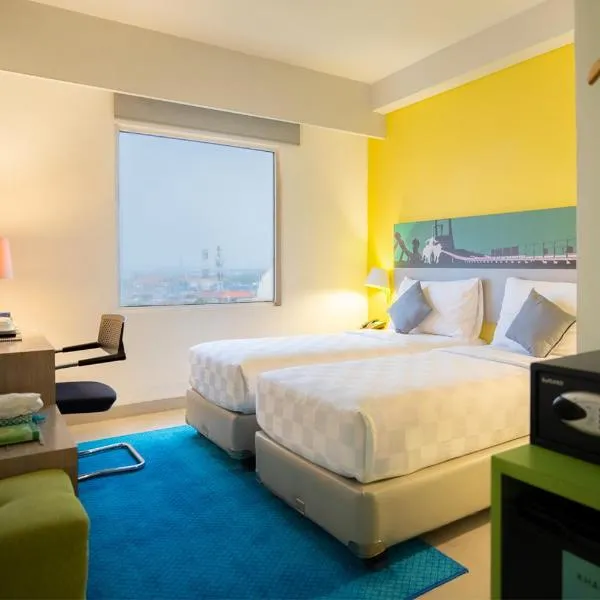 KHAS Surabaya Hotel, хотел в Сурабая