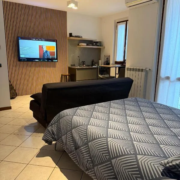 Jasmine garden apartment، فندق في كابرياتي سان جيرفازيو