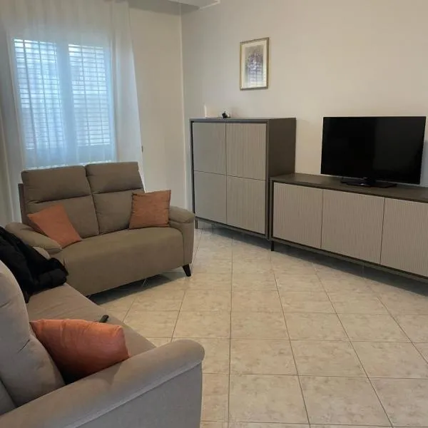 CASA BUONARROTI, comoda, pochi passi da spiaggia e centro, khách sạn ở Pozzallo