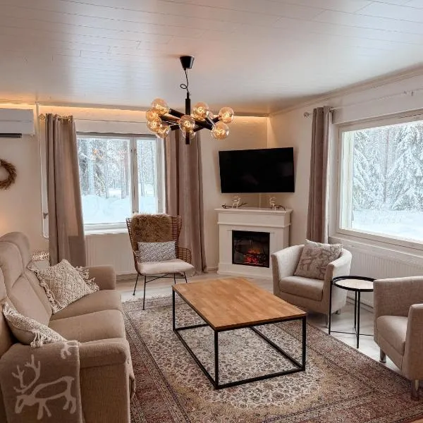 Lakefront Villa AINOLA, 55 km from Rovaniemi, viešbutis Rovaniemyje
