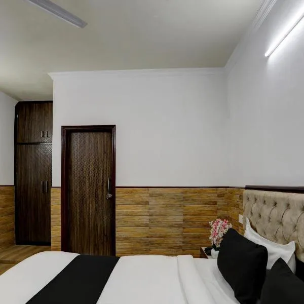 Hotel O POONAM VILLA, מלון בניו דלהי