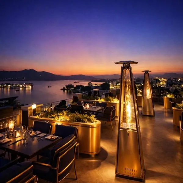 My Downtown - The Red Pier, hotel sa Udaipur