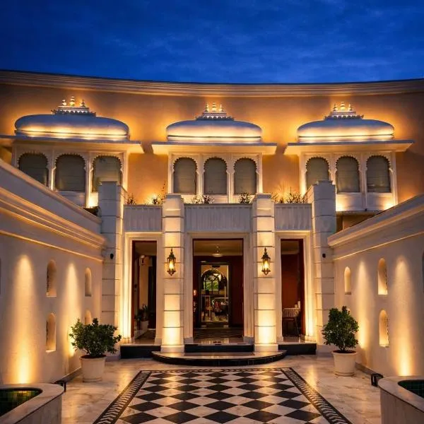 Chandralok - a Boutique Hotel in Udaipur Near Fateh Sagar Lake, hotel sa Udaipur