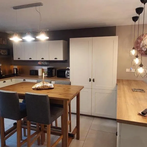 Grand duplex 4ch - Hypercentre - Terrasse et parking, hotel v mestu La Bresse