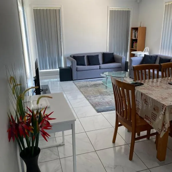 Luxurious 3 Bedroom Executive Home-Private Retreat, hotel en Higgins