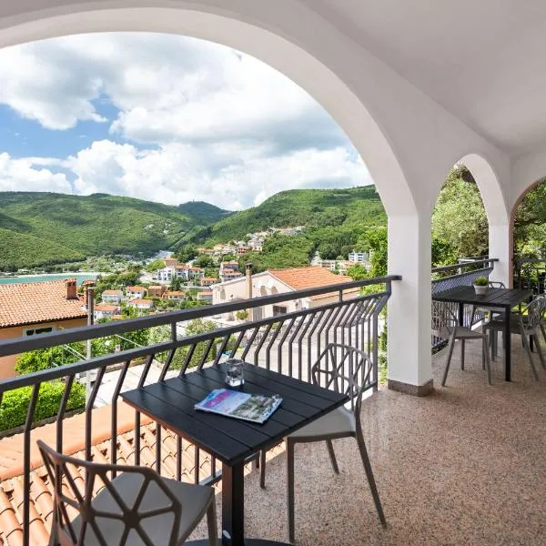 Apartment Zulijani A6, hotel di Rabac