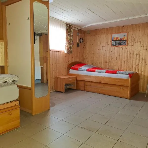 Gästezimmer Monika für Radtouristen, Geschäftsreisende und Monteure mit eigenem Bad im Souterrain, hotel Rhedében