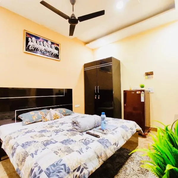 HOTEL CROWN ESTATE - Feel Comfort, hotel em Phagwara