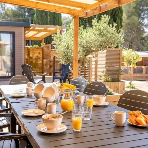 Mobil-home Premium 6 pers 2 SDB Accès direct mer Camping 4 étoiles Carry le Rouet, hotel in Carry-le-Rouet