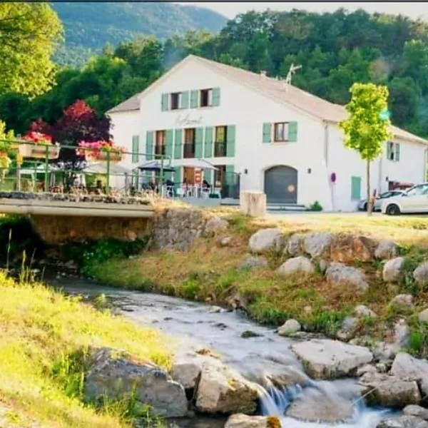L'Azimut – hotel w mieście Senez
