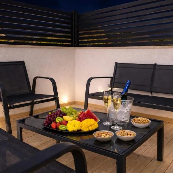 Dnine3 - דירת גן ליד הים、Qiryat Yamのホテル