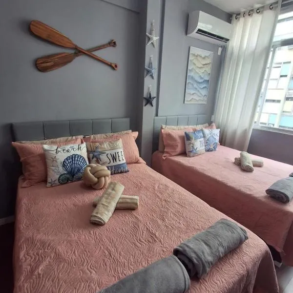 Beautiful Studio in Copacabana one block from the beach!, hótel í Rio de Janeiro